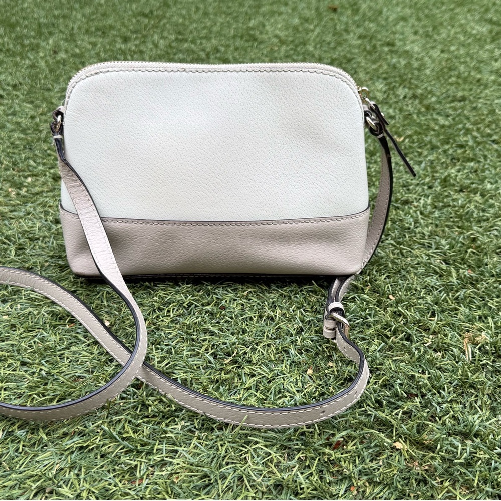 🔥🔥🔥CLOSET CLEAN OUT🔥🔥🔥 kate spade Y2K Grove Street Millie Crossbody. - Picture 2 of 3